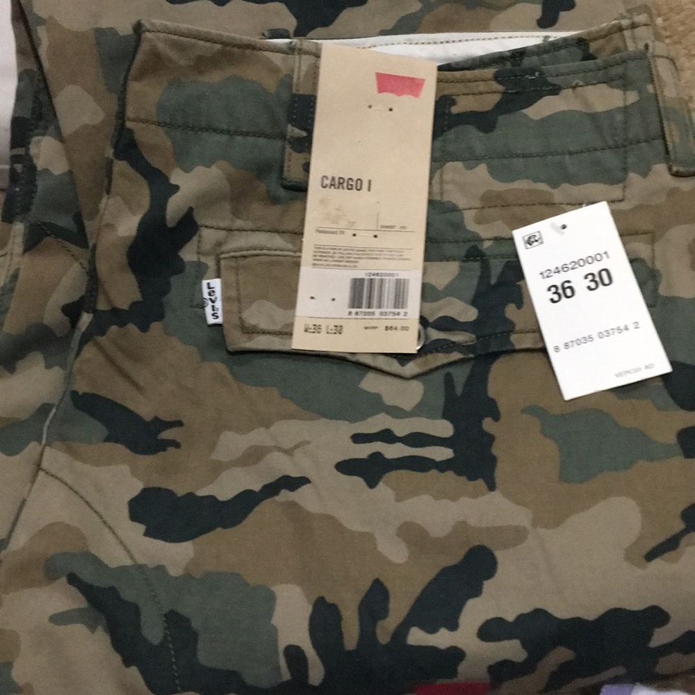 New Levi’s cargo pants 36 x 30 new